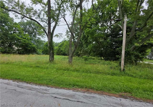 2nd image of 420 Jarvis Rd, Green, OH 44319 | MLS# 5222951