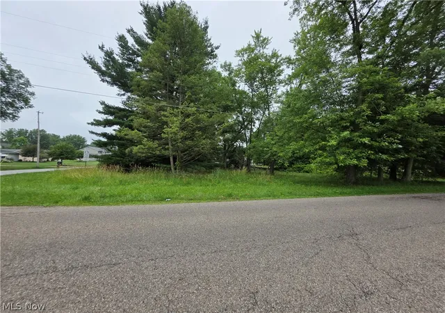 Photo 3 of Sale Pending at 420 Jarvis Rd, Green, OH 44319 | MLS# 5222951 | Listing updated on 2026-07-18