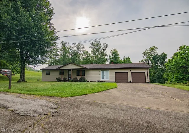 Photo 2 of Single family home for sale at 4802 Hazel St, Parkersburg, WV 26104 | MLS# 5222843 | Listing updated on 2026-08-23