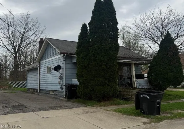 Photo 2 of Single family home for sale at 108 Rush St, Elyria, OH 44035 | MLS# 5222980 | Listing updated on 2026-08-21