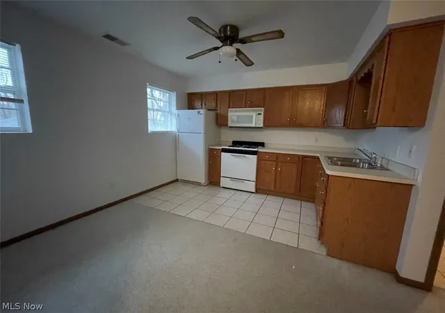 Listing Photo 2 - Condo for sale in building located at 671 Moyer Ave, Youngstown, OH 44512