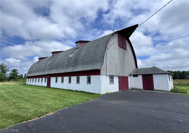 3rd image of 10803 Kile Rd, Chardon, OH 44024 | MLS# 5221018