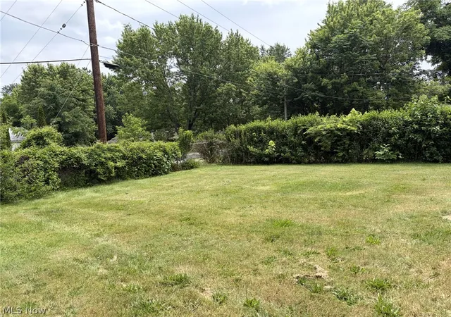 Photo 3 of Sale Pending at 2418 Hillstock Ave, Akron, OH 44312 | MLS# 5221250 | Listing updated on 2026-09-25