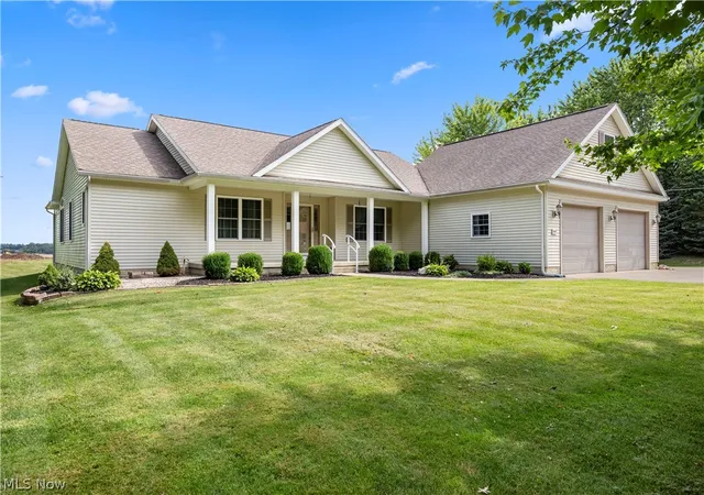 Homes for sale in Vermilion, OH | 14617 Kneisel Rd, Vermilion, OH 44089 | MLS# 5221771