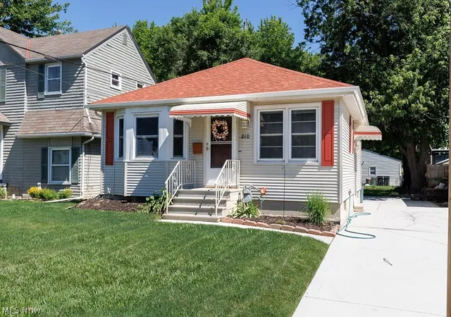 2nd image of 810 E Broad St, Elyria, OH 44035 | MLS# 5223008