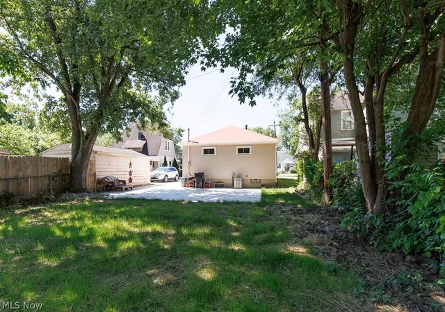33rd image of 810 E Broad St, Elyria, OH 44035 | MLS# 5223008