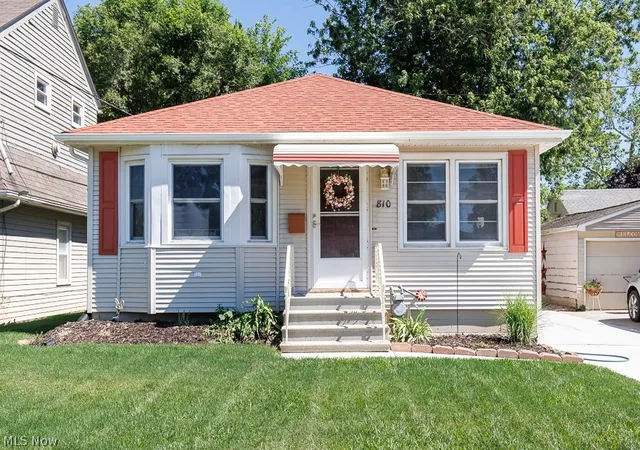 3rd image of 810 E Broad St, Elyria, OH 44035 | MLS# 5223008