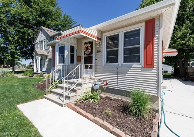 4th image of 810 E Broad St, Elyria, OH 44035 | MLS# 5223008