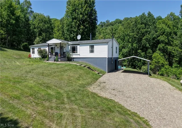 Photo 2 of Single family home for sale at 557 Beans Rd Se, Sherrodsville, OH 44675 | MLS# 5223041 | Listing updated on 2026-07-13