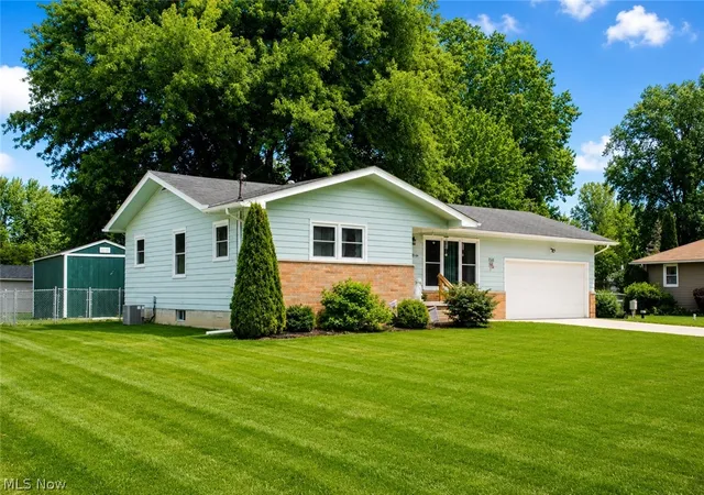 Homes for sale in South Amherst, OH | 210 Oakdale Dr, South Amherst, OH 44001 | MLS# 5221396