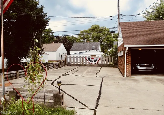 Homes for sale in Parma, OH | 6411 Snow Rd, Parma, OH 44129 | MLS# 5223026
