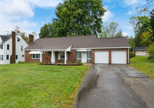 3rd image of 1720 Lincoln Wy E, Massillon, OH 44646 | MLS# 5223138
