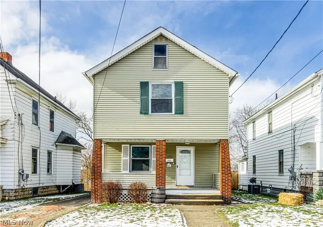 Single family home for sale at 620 Washington Ave, Girard, OH 44420 | MLS# 5223234