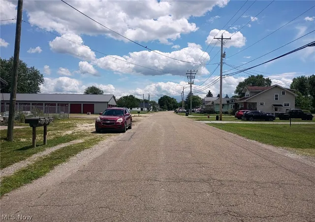 5th image of 1641 Roanoke Ave, Uhrichsville, OH 44683 | MLS# 5223277