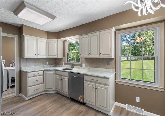 5th image of 3865 Silver Wood Dr, Stow, OH 44224 | MLS# 5221284