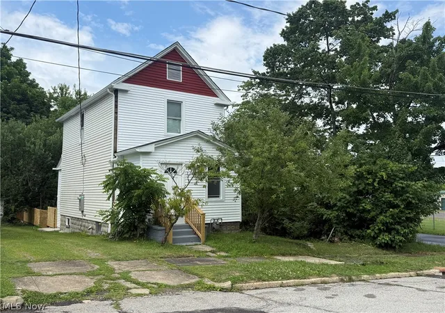 Single family home for sale at 1504 Manhattan Ave, Youngstown, OH 44509 | MLS# 5222448