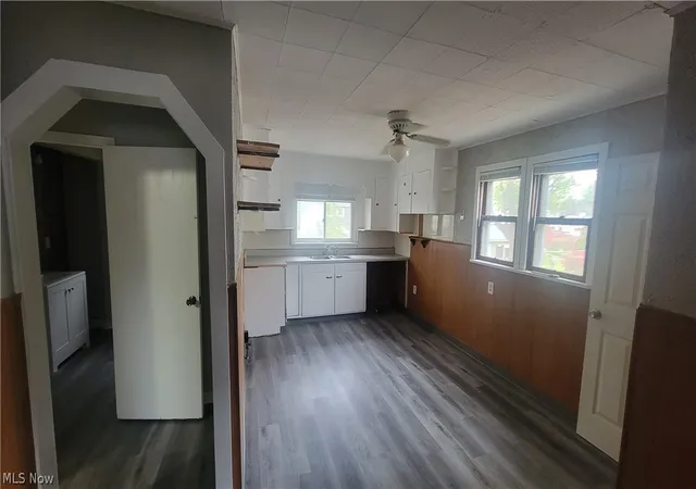 2nd image of 1292 Stratford St, Barberton, OH 44203 | MLS# 5223327