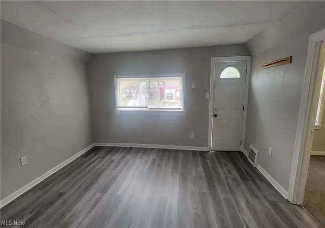 3rd image of 1292 Stratford St, Barberton, OH 44203 | MLS# 5223327