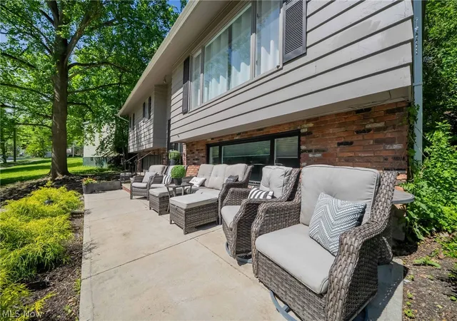 Photo 4 of Single family home for sale at 2314 Lyndway Rd, Beachwood, OH 44122 | MLS# 5216189 | Listing updated on 2026-07-23