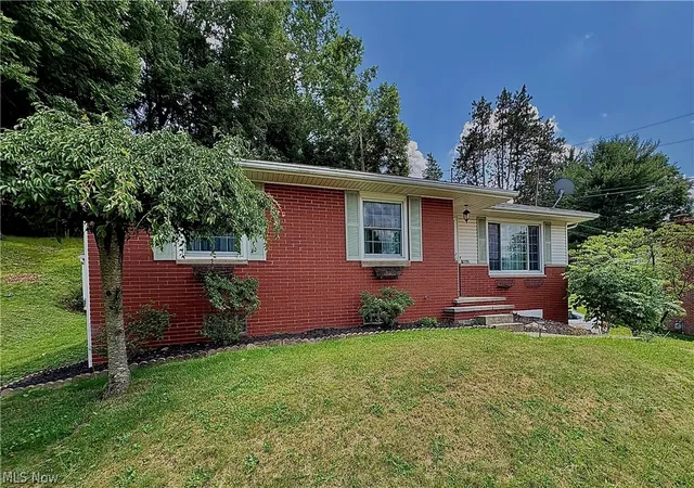 Homes for sale in Coshocton, OH | 1759 Buena Vista Dr, Coshocton, OH 43812 | MLS# 5223345