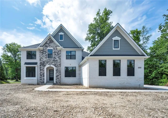 2nd image of 21075 Cedar Creek Dr, Strongsville, OH 44149 | MLS# 5222884