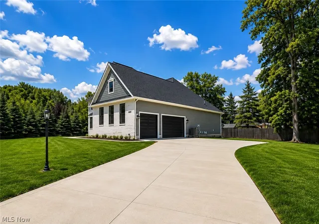 Photo 2 of Single family home for sale at 21072 Cedar Crk Dr, Strongsville, OH 44149 | MLS# 5222884 | Listing updated on 2026-10-02