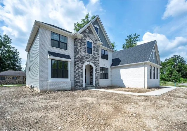 3rd image of 21075 Cedar Creek Dr, Strongsville, OH 44149 | MLS# 5222884