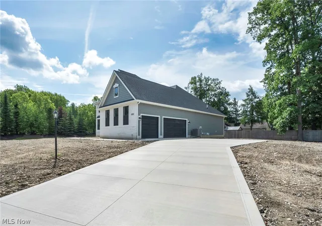 4th image of 21075 Cedar Creek Dr, Strongsville, OH 44149 | MLS# 5222884