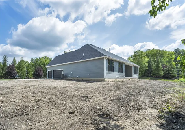 5th image of 21075 Cedar Creek Dr, Strongsville, OH 44149 | MLS# 5222884