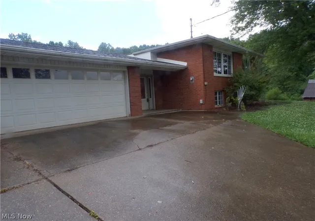 Homes for sale in Parkersburg, WV | 1617 Missouri Run Road, Parkersburg, WV 26101 | MLS# 5223208
