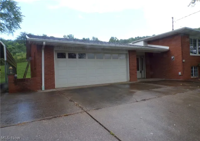 Homes for sale in Parkersburg, WV | 1617 Missouri Run Road, Parkersburg, WV 26101 | MLS# 5223208