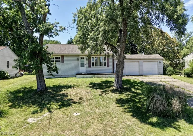 Homes for sale in Canton, OH | 2933 Coventry Blvd Ne, Canton, OH 44705 | MLS# 5223424