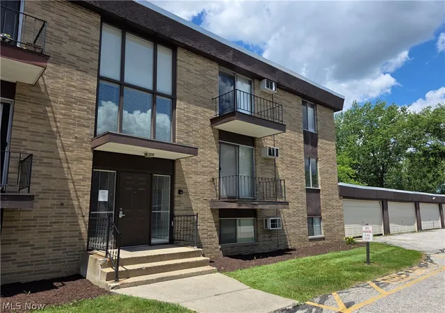 Homes for sale in Maple Heights, OH | 16101 E Maple Park Dr #12B, Maple Heights, OH 44137 | MLS# 5223425