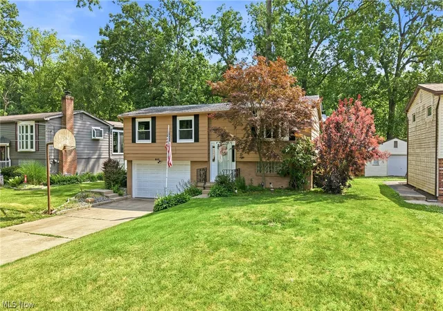 Homes for sale in Niles, OH | 805 Trumbull Dr, Niles, OH 44446 | MLS# 5223439
