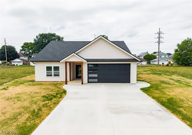 Homes for sale in Coshocton, OH | 589 S 12th St, Coshocton, OH 43812 | MLS# 5223455