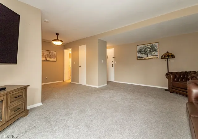 4th image of 19201 Van Aken Blvd #313, Shaker Heights, OH 44122 | MLS# 5221777