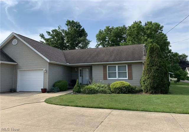 Photo 1 of Single family home for sale at 32 Stuart St, Dalton, OH 44618 | MLS# 5222989 | Listing updated on 2026-08-29
