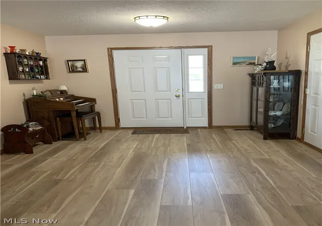 Photo 4 of Single family home for sale at 32 Stuart St, Dalton, OH 44618 | MLS# 5222989 | Listing updated on 2026-08-29