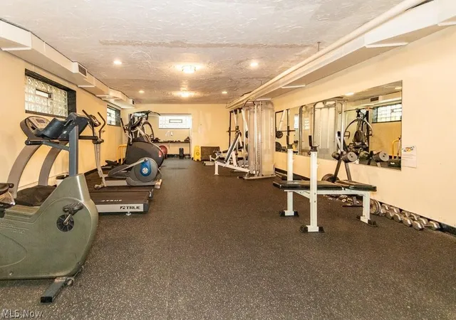 2nd image of 11850 Edgewater Dr, Lakewood, OH 44107
