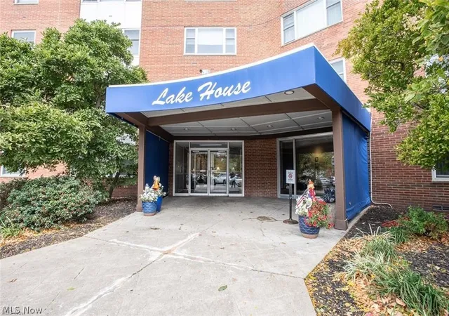 1st image of 11850 Edgewater Dr #925, Lakewood, OH 44107 | MLS# 5223662