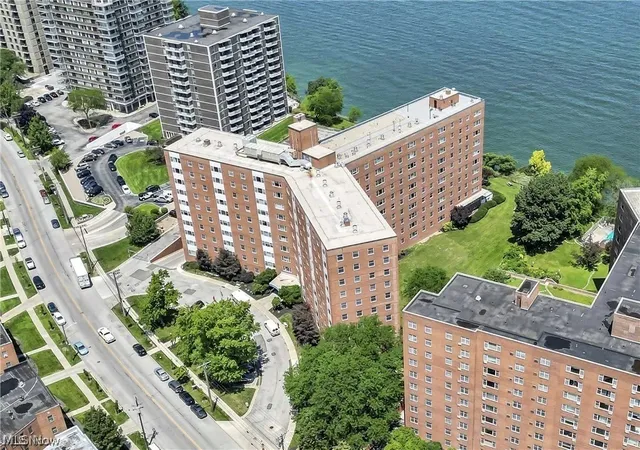 2nd image of 11850 Edgewater Dr #925, Lakewood, OH 44107 | MLS# 5223662