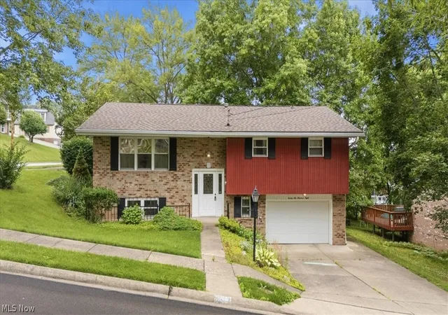 Homes for sale in Parkersburg, WV | 2608 Capital Dr, Parkersburg, WV 26101 | MLS# 5223510