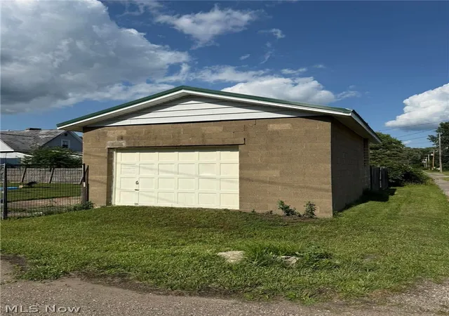 13th image of 426 W 4th St, Uhrichsville, OH 44683 | MLS# 5223735