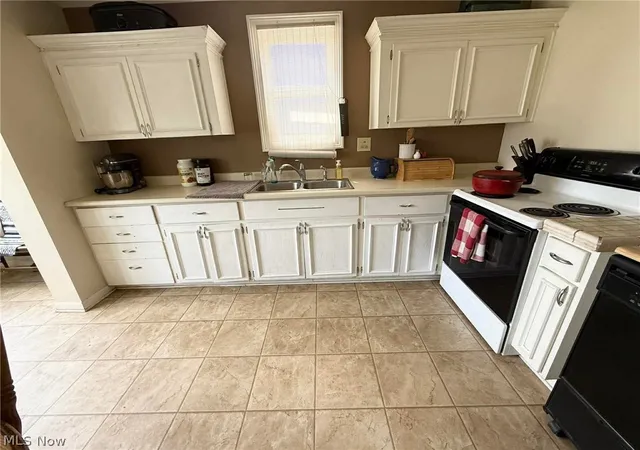 3rd image of 426 W 4Th St, Uhrichsville, OH 44683 | MLS# 5223735
