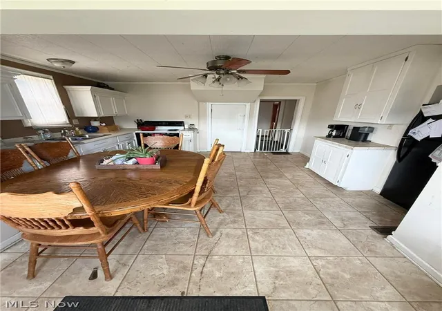 4th image of 426 W 4Th St, Uhrichsville, OH 44683 | MLS# 5223735