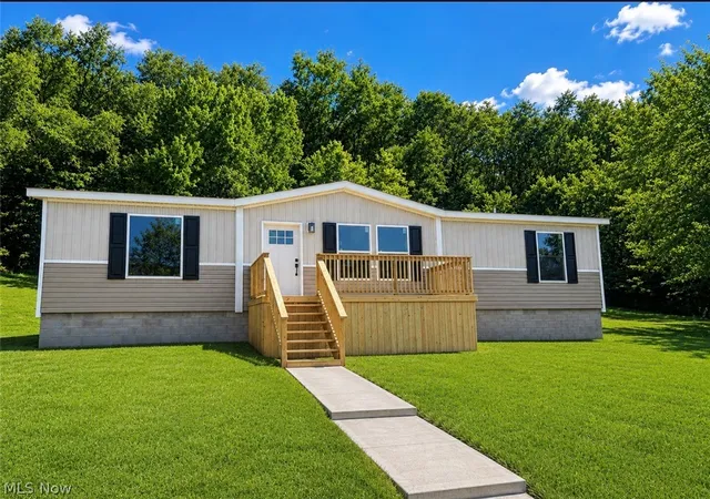 Homes for sale in East Liverpool, OH | 1055 May Rd, East Liverpool, OH 43920 | MLS# 5222575
