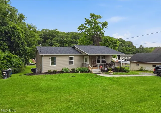 Photo 2 of Single family home for sale at 1341 Race St, Zanesville, OH 43701 | MLS# 5223743 | Listing updated on 2026-07-16