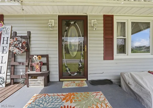 Photo 2 of Single family home for sale at 1329 Race St, Zanesville, OH 43701 | MLS# 5223744 | Listing updated on 2026-08-26