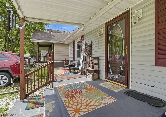Photo 3 of Single family home for sale at 1329 Race St, Zanesville, OH 43701 | MLS# 5223744 | Listing updated on 2026-09-15