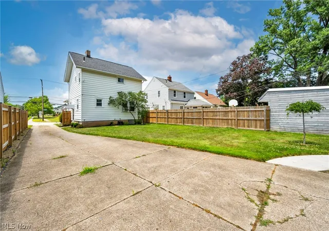 Homes for sale in Parma, OH | 5697 W 54th St, Parma, OH 44129 | MLS# 5223339